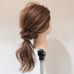初級編 ミディアムヘアのポニーテール 忙しい朝でも簡単ヘアアレンジ 初級編 ミディアムヘアのポニーテール 忙しい朝でも簡単ヘアアレンジ