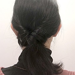 ヘアアレンジの定番くるりんぱの基本的なやり方　ヘアアレンジ