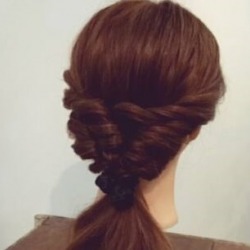 中級編 ロングヘアのポニーテール 日常のお出かけに ヘアレシピ 頭美人 中級編 ロングヘアのポニーテール 日常のお出かけに ヘアレシピ 頭美人
