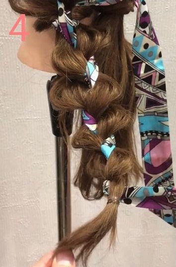 ヘアアレンジで春を先取り♪オトナ女子にぴったりの華やかスカーフアレンジ4