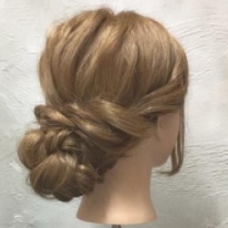 シニヨンアレンジってこんなに簡単なの!?大人っぽく仕上がるシニヨンアレンジ ヘアアレンジ ロングヘア