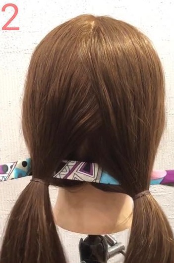 ヘアアレンジで春を先取り♪オトナ女子にぴったりの華やかスカーフアレンジ2