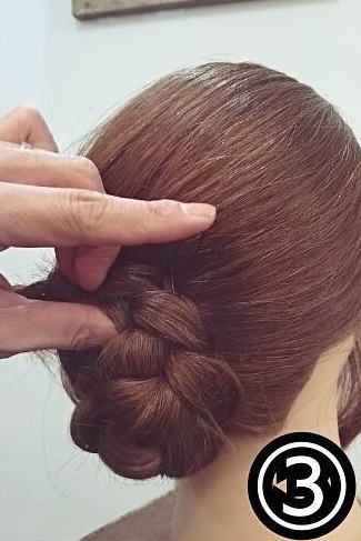 たった5分で上品なまとめ髪！？三つ編みで時短ヘアアレンジ3