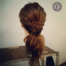 三つ編みがヘアアクセサリー風に?!自慢したくなっちゃうポニーテールアレンジ ヘアアレンジ ロングヘア