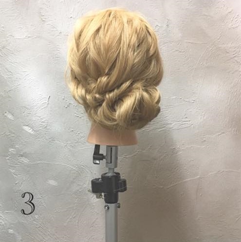 後ろふわっとかわいい♡お呼ばれにもぴったりなヘアアレンジ.top