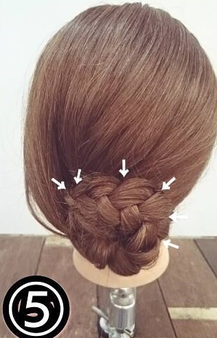 たった5分で上品なまとめ髪！？三つ編みで時短ヘアアレンジ5