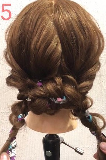 ヘアアレンジで春を先取り♪オトナ女子にぴったりの華やかスカーフアレンジ5