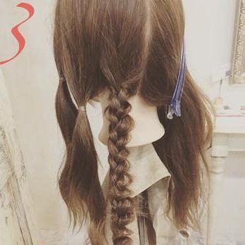 ロングヘアもすっきりまとまる◎簡単三つ編み3