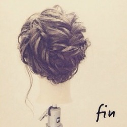 おめかしする日もセルフアレンジで素敵に♪フィッシュボーンを使った、華やかアップアレンジ ヘアアレンジ ロングヘア