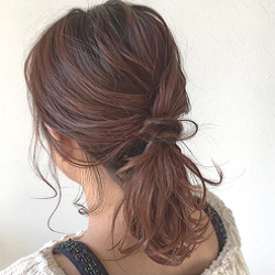 ルーズなゴム隠しローポニー ヘアアレンジ ミディアムヘア
