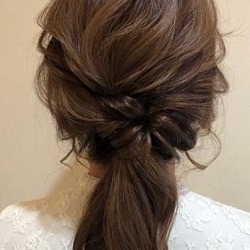 ヘアアクセなしでも可愛い♡ゴムも簡単に隠せちゃうポニーテールアレンジ　ヘアアレンジ　ロングヘア