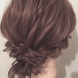 ちょっとしたお出かけにもピッタリ◎三つ編み×ロープ編みで上品シニヨンスタイル ヘアアレンジ ロングヘア