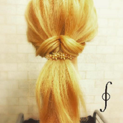 忙しい朝におすすめ！簡単なのにきれいに見えるローポニー　ヘアアレンジ　ロングヘア