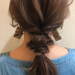やさしい大人女性に＊親しみやすい雰囲気のこなれローポニー　ヘアアレンジ　ロングヘア