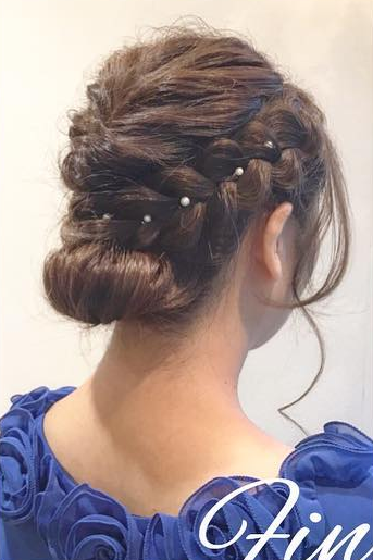 お呼ばれの王道系アレンジ パールアクセに合うギブソンタック ヘアレシピ 頭美人