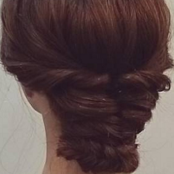 お呼ばれやデートに◎フィッシュボーンで作るゴージャスシニヨン ヘアアレンジ ロングヘア