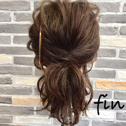 忙しくても面倒にならない！ひと手間でローポニーをグレードアップ↑　ヘアアレンジ　ロングヘア