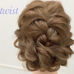 編み込みとツイスト編みで華やか♡お呼ばれまとめ髪アレンジ ヘアアレンジ ロングヘア