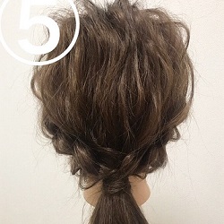 ロングワンピにぴったり♪おしとやかな印象を与えてくれるローポニアレンジ ヘアアレンジ ミディアムヘア