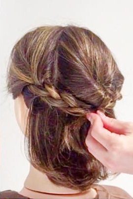 ヘアクリップで簡単上品なハーフアップアレンジ☆3