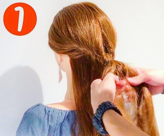 逆りんぱ×くるりんぱで簡単!巻かずにできるローポニーアレンジ1
