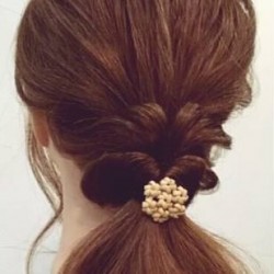 派手過ぎずお洒落に♡ロ-ポニーテールアレンジ ヘアアレンジ ミディアムヘア