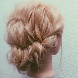 動きのあるヘアでこなれ感アップ◎ゴージャスなまとめ髪♪ ヘアアレンジ ロングヘア