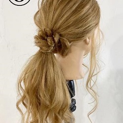 ゴムだけで出来る！結び目の見えないこなれポニーテール　ヘアアレンジ　ロングヘア