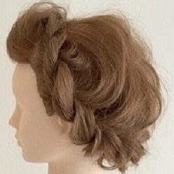 ツイスト編みでぐるっと一周!クラシカルヘアアレンジ ヘアアレンジ ミディアムヘア