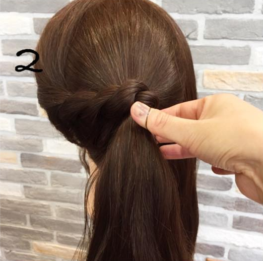 ヘアアクセサリーいらず！ロープ編みがメインの華やかポニーテール　２