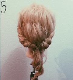 動きのあるヘアでこなれ感アップ◎ゴージャスなまとめ髪♪5