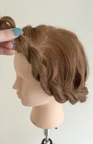 ツイスト編みでぐるっと一周！クラシカルヘアアレンジ 完成