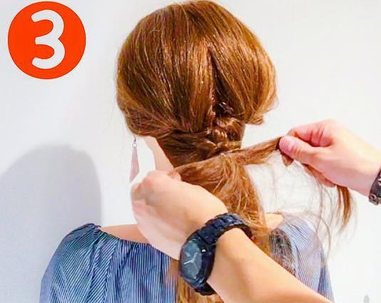 逆りんぱ×くるりんぱで簡単!巻かずにできるローポニーアレンジ3
