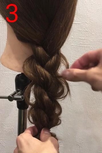 巻かなくてもオシャレ☆抜け感たっぷり三つ編みアレンジ3