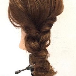 簡単だけど手の込んでる風に☆三つ編み×くるりんぱでつくる編みおろし♪ ヘアアレンジ ロングヘア