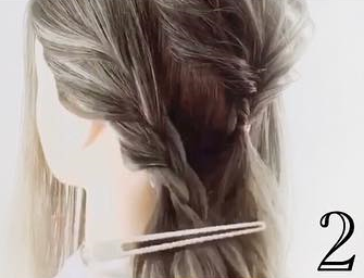 誰からも愛される万能ヘアが作れる♡大きな編み込みで作るガーリーヘアアレンジ♪2