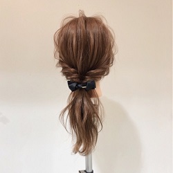 簡単に上品な印象を演出できる♪くるりんぱでつくる、ポニーテールアレンジ　ヘアアレンジ　ロングヘア