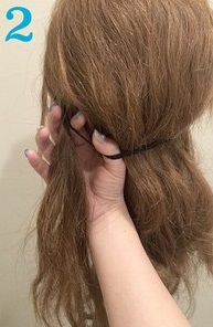 楽ちん×おしゃれ◎ヘアバンドに巻きつけるだけでできる、ギブソンタックアレンジ2