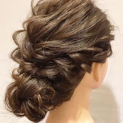 ロングヘアさん必見!結婚式にぴったりの四つ編みシニヨンアレンジ♡ ヘアアレンジ ロングヘア