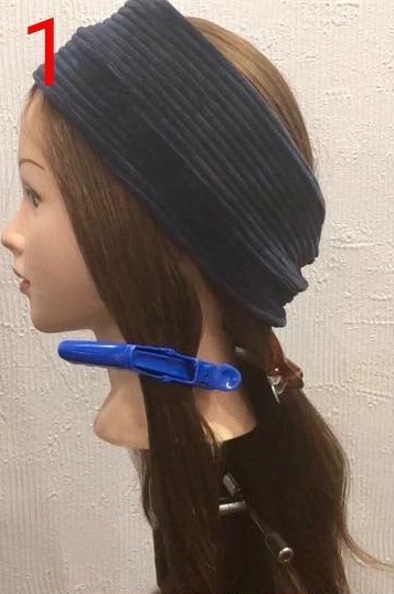 ヘアバンドでおしゃれに☆上品なみつあみ編みおろしアレンジ1