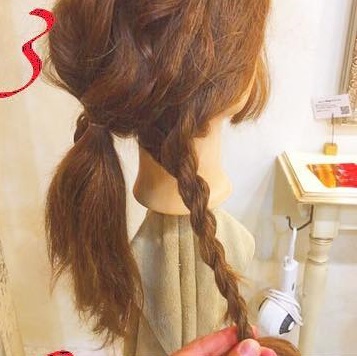 ロングヘアにおすすめ!ロープ編みで簡単まとめ髪アレンジ☆3