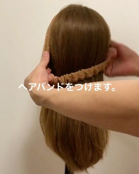 ヘアアレンジにも季節感を◎ヘアバンドを使った、簡単ギブソンタックアレンジ1