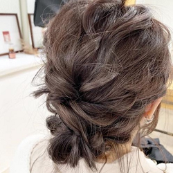 意外と簡単に華やかヘアに♪ドレスにぴったりな清楚系まとめ髪アレンジ♡ ヘアアレンジ ロングヘア