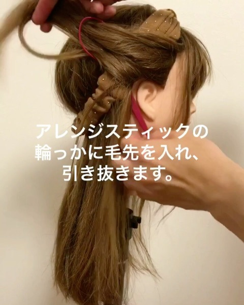 ヘアアレンジにも季節感を◎ヘアバンドを使った、簡単ギブソンタックアレンジ3