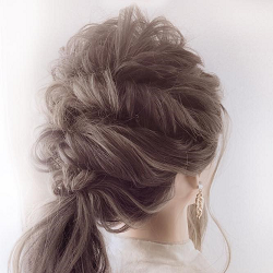 フェミニンなヘアスタイルで小顔効果も抜群♡ボリューム感のあるポニーテールアレンジ♪　ヘアアレンジ　ロングヘア
