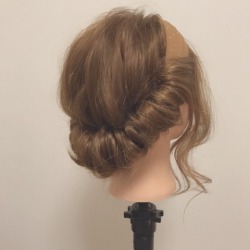 ヘアアレンジにも季節感を◎ヘアバンドを使った、簡単ギブソンタックアレンジ ヘアアレンジ ロングヘア