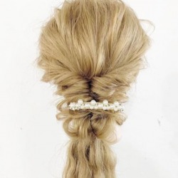 周りと差がつく後ろ姿に仕上がる♪オトナ女子のための、くるりんぱ×三つ編みアレンジ ヘアアレンジ ロングヘア