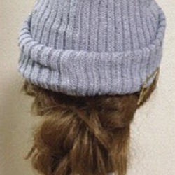 冬の主役☆ニット帽にぴったりなローポニーアレンジ　ヘアアレンジ　ロングヘア