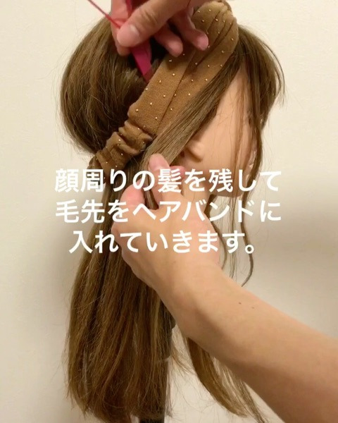 ヘアアレンジにも季節感を◎ヘアバンドを使った、簡単ギブソンタックアレンジ2