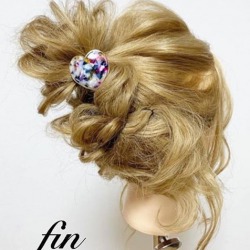 ヘアピンいらずでできちゃう◎トレンドの「エアリー感」がたっぷりなお団子アレンジ ヘアアレンジ ロングヘア